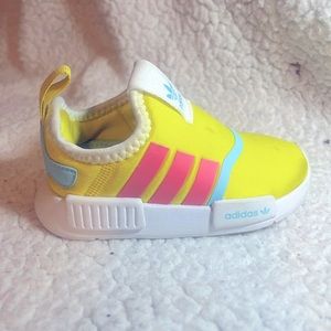 Preowned pair of Easter adidas size is 6k condition 7/10 very very nice shoe